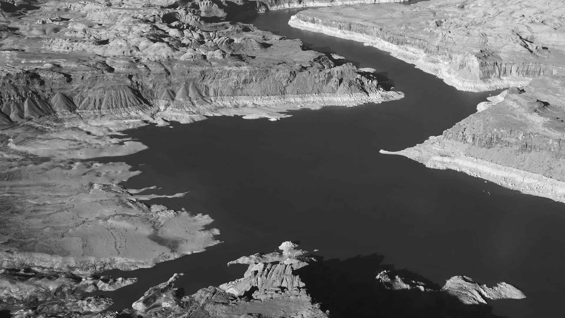 Lake Powell Glen Canyon Dam water launch delayed resulting from drought